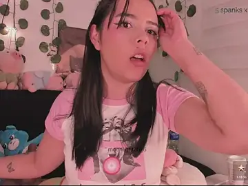 Stripchat Live Sex Cam of moonliiiight1