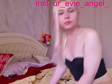Stripchat Adult Webcam of Evelyn_rabbit