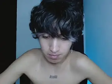 Stripchat Live Sex Cam of littlextreme