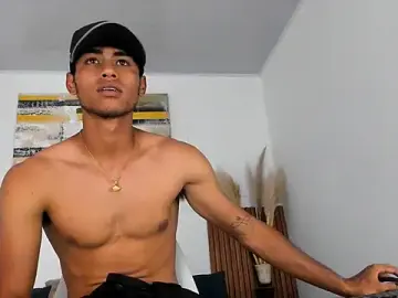 Stripchat Adult Webcam of zander_2120