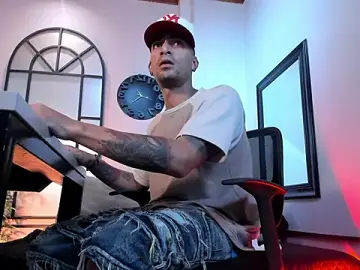 Stripchat Live Sex Cam of DrakeNeumann