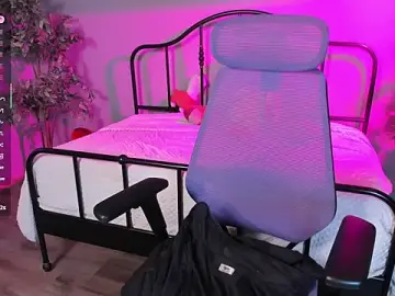 Stripchat Live Sex Cam of Emma_Lirys