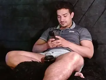 Stripchat Sex Cam of Ian_Daviz