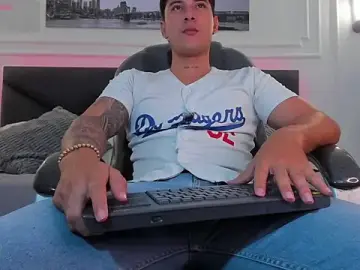 Stripchat Live Porn of Damian23__