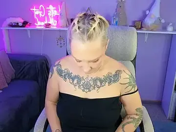 Stripchat Sex Cam of JaninaSecrets_