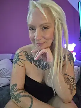 Stripchat Best Webcam of JaninaSecrets_