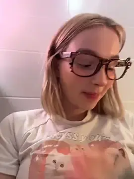Stripchat Sex Cam of Baby_Tiny