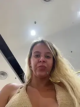 Stripchat Live Sex Cam of LikaCat