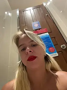 Stripchat Live Sex Cam of LikaCat