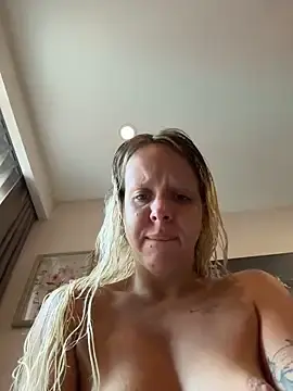 Stripchat Live Porn of LikaCat