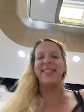 Stripchat Live Sex Cam of LikaCat