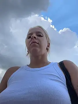 Stripchat Live Porn of LikaCat