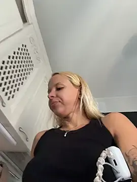 Stripchat Sex Cam of LikaCat