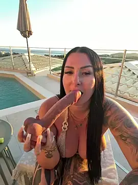 Stripchat Free Porn Cam of Mia-Bremer