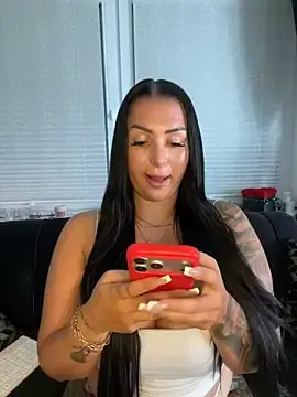 Stripchat Free Porn Cam of Mia-Bremer