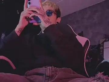 Stripchat Live Sex of AcidMilo