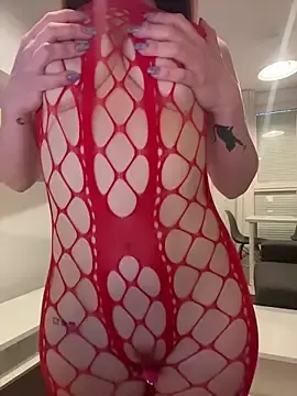 Stripchat Live Sex Cam of redheaddoll22