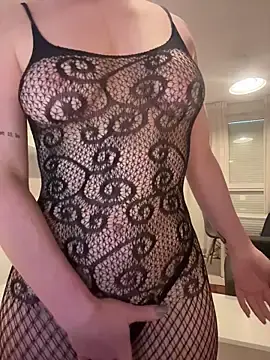 Stripchat Free Porn Cam of redheaddoll22