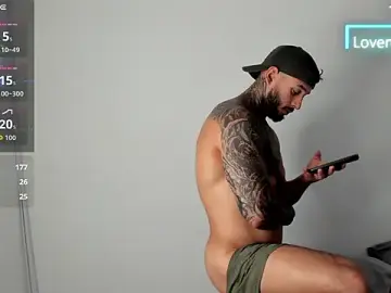 Stripchat Sex Cam of mike_belle