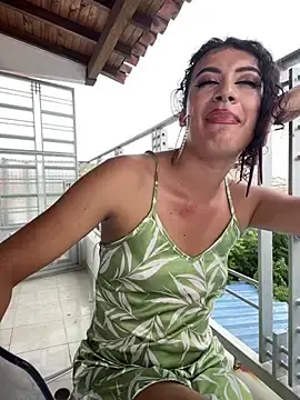 Stripchat Sex Cam of LaColorina_