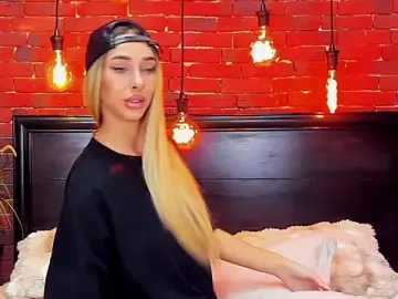 Stripchat Live Sex Cam of ChristynaRoss