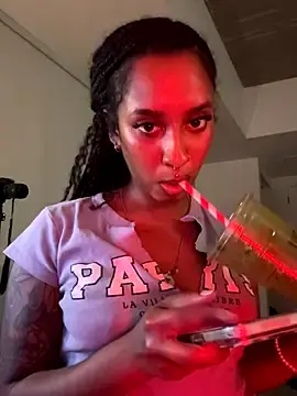 Stripchat Adult Webcam of Your_Paris