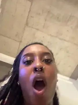 Stripchat Adult Webcam of Your_Paris