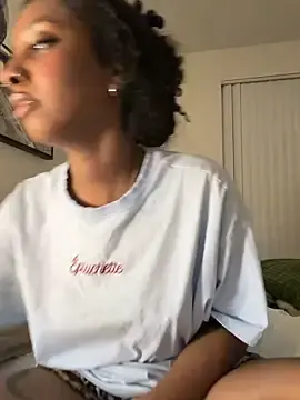 Stripchat Free Porn Cam of Your_Paris