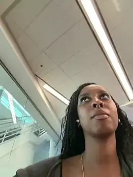 Stripchat Free Porn Cam of Your_Paris