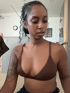 Stripchat Adult Webcam of Your_Paris