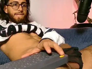 Stripchat Adult Video Chat of kuzzcoo