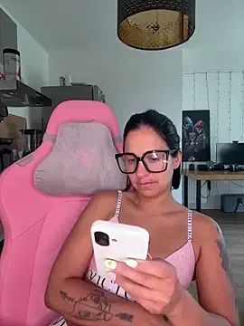 Stripchat Sex Cam of LaPetiteKim