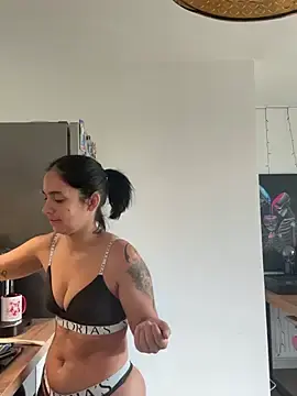 Stripchat Sex Cam of LaPetiteKim