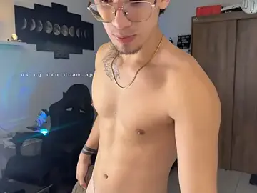 Stripchat Watch Live Sex Cams of Kisan_Smith