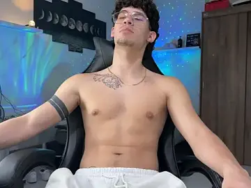 Stripchat Free Porn Cam of Kisan_Smith