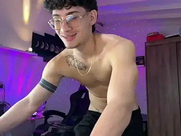 Stripchat Sex Cam of Kisan_Smith