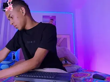 Stripchat Free Porn Cam of dilan_alfonzo