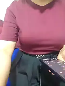 Stripchat Adult Webcam of linakhalifa