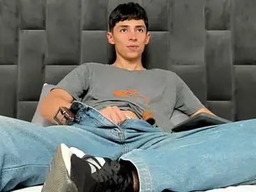 Stripchat Adult Webcams of Adam_Clay21