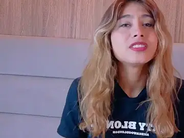 Stripchat Sex Cam of ZoehAngel