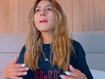 Stripchat Watch Live Sex Cams of ZoehAngel