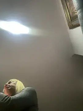 Stripchat Sex Cam of lanahot-77