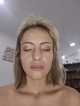 Stripchat Free Live Porn of HottCandy21