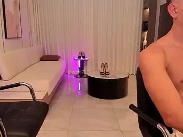 Stripchat Sex Cam of TommyTiffany