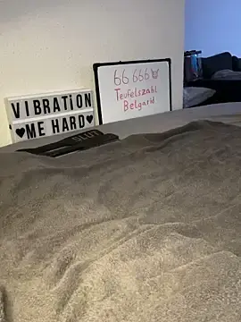 Stripchat Live Sex Cam of secret_dream415