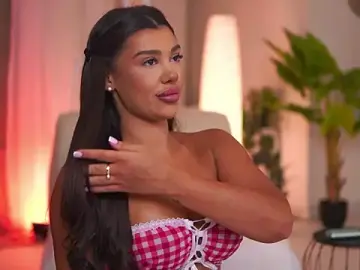 Stripchat Sex Cam of NatyDesiree