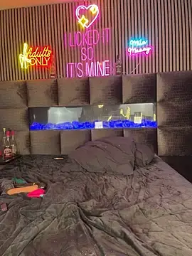 Stripchat Live Sex Cam of MilaMaaay