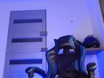 Stripchat Sex Cam of SexyBoy-Bigclit