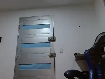 Stripchat Live Sex Cam of SexyBoy-Bigclit