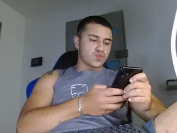 Stripchat Sex Cam of SexyBoy-Bigclit